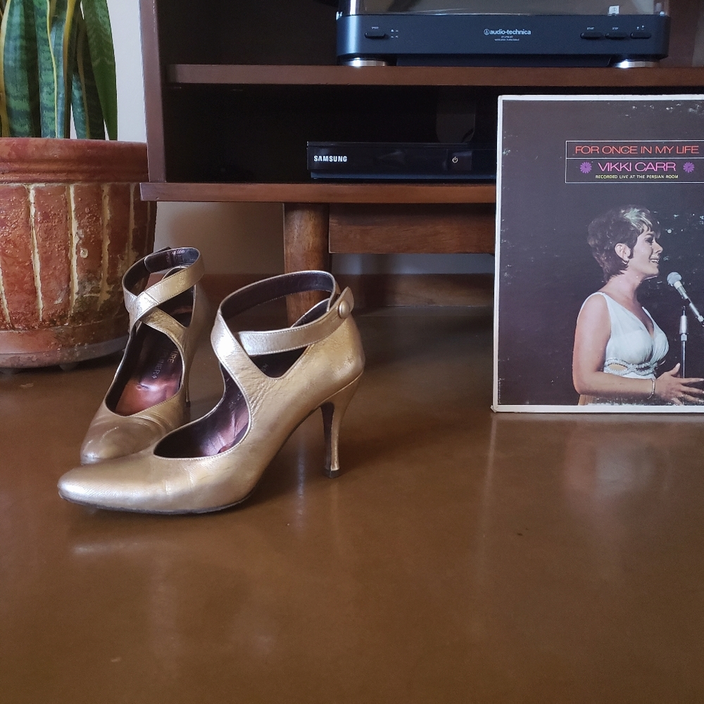 Couture Donald J Pliner 00s gold criss cross heels